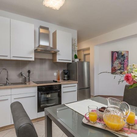 Apartman Tara&Iva Върсар Екстериор снимка