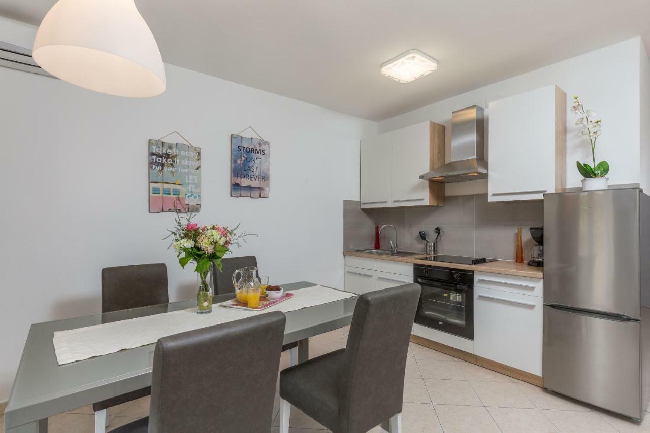 Apartman Tara&Iva Върсар Екстериор снимка